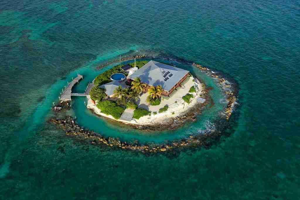 East-Sister-Rock-Island-prive-eiland
